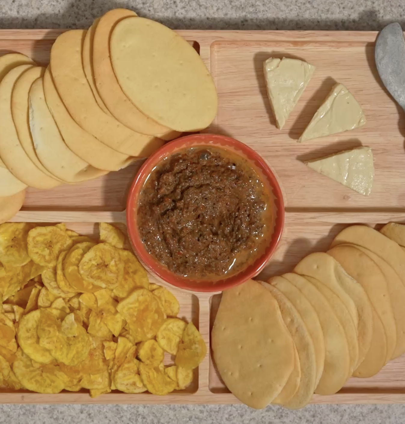 Roasted Red Pepper & Black Olive Dip
